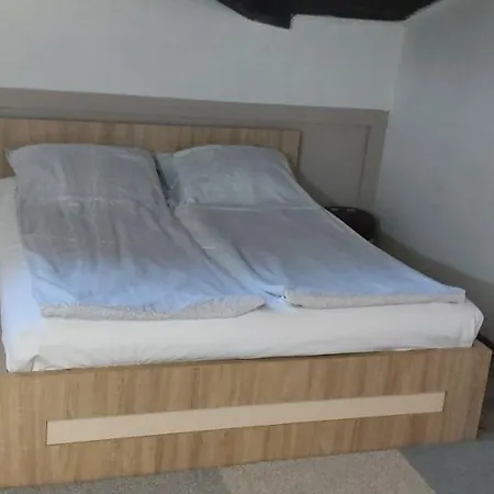 Square Apartment *