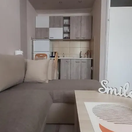 Square Apartment *