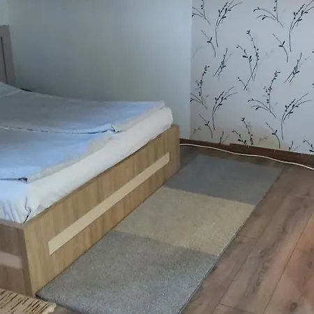 Square Apartment *
